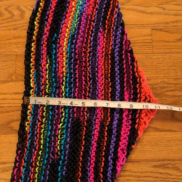 NWT! Handmade Acrylic Knit Triangle Scarf Black and Bright Multicolored OSFM - Picture 6 of 6